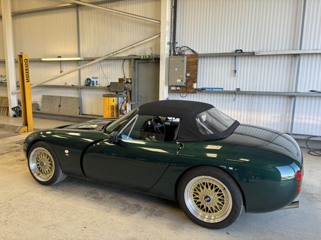 Roger Shackleton Some more information on the TVR Griffith 5.1 (Ex Bob Lewis Special ...
